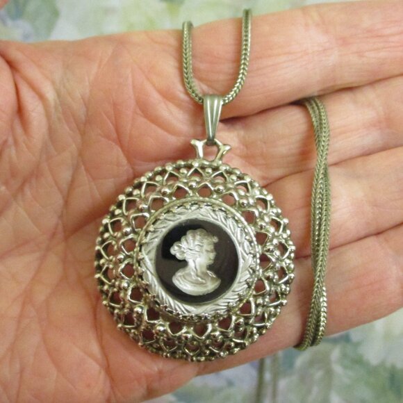 Vintage CARAVELLE BULOVA Watch Necklace: Whiting & Davis Cameo Pendant Watch - Picture 11 of 14